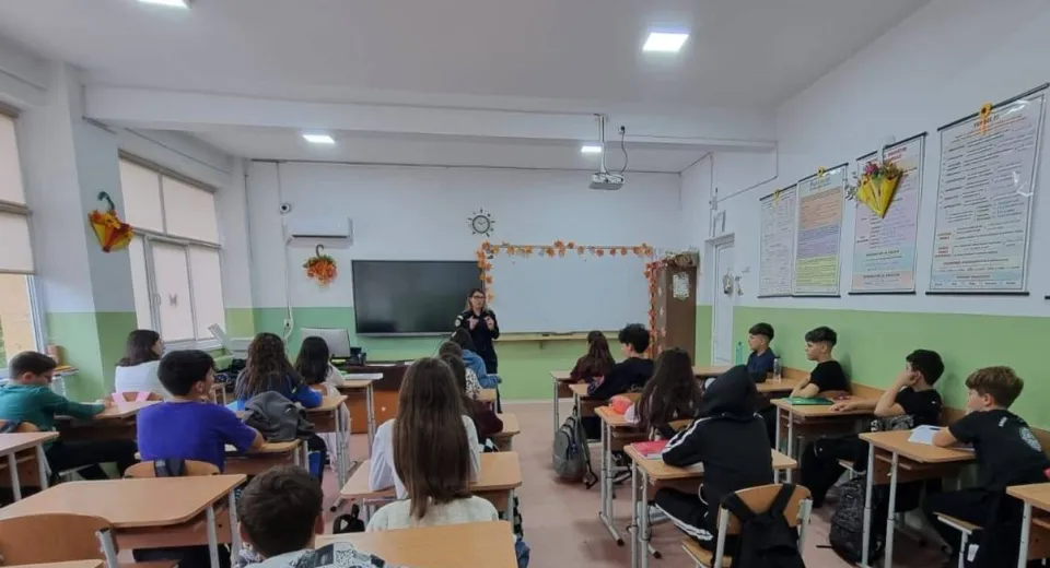 Foto Prevenirea bullying-ului și a consumului de substanțe psihoactive, în atenția polițiștilor doljeni