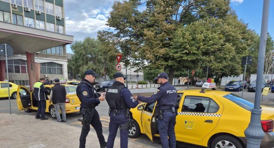 Foto Razie în Gara Craiova. Polițiștii și jandarmii au aplicat sancțiuni și au verificat peste 100 de persoane