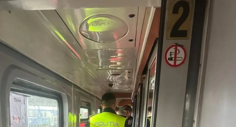 Foto Verificări în trenurile din Gara Craiova. Au fost aplicate amenzi 