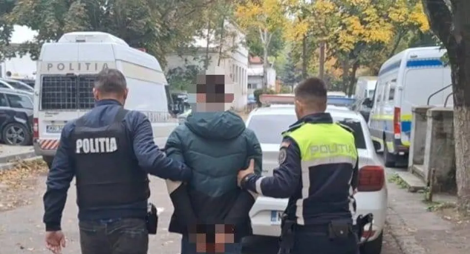 Foto DOLJ: Tânăr de 19 ani, reținut după ce a comis mai multe furturi la un magazin local
