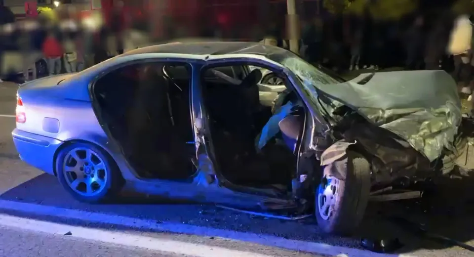Foto Cinci autoturisme implicate într-un accident în Craiova. Trei răniți, transportați la spital