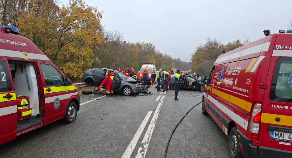 Foto Accident grav lângă Podari. Doi bărbați au murit, o femeie a ajuns la spital