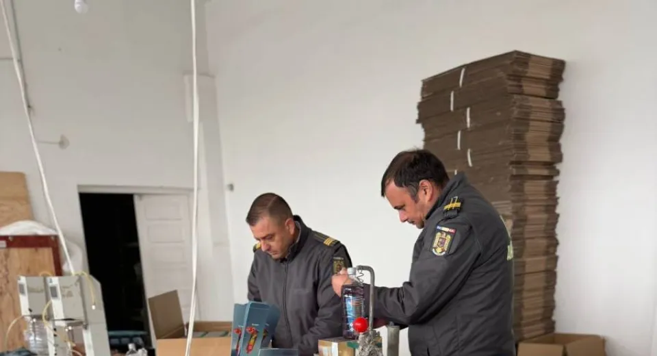 Foto Fabrica clandestină de dispozitive de vapat descoperită de Antifraudă