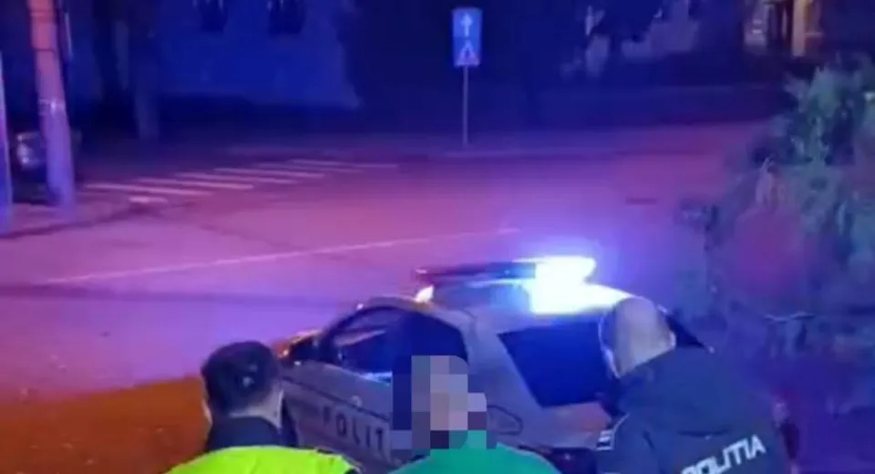 Foto Bărbat reținut la Craiova după ce a agresat un taximetrist și i-a furat mașina