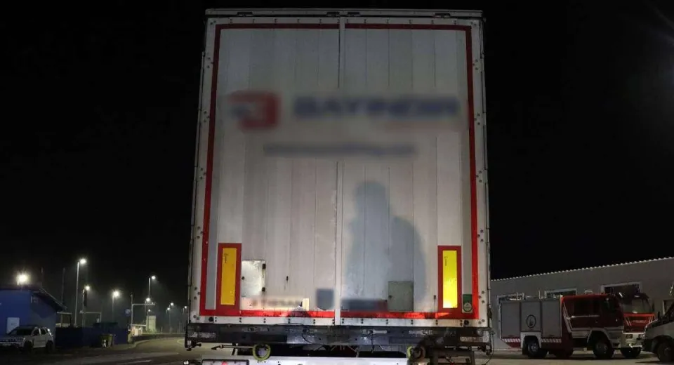 Foto Migranți găsiți în remorca unui camion turcesc la Calafat 