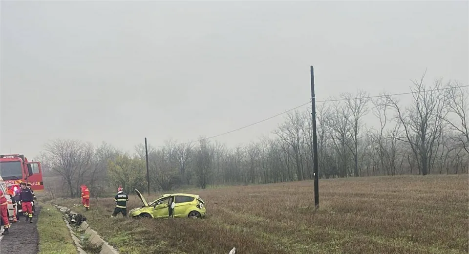 Foto Tragedie pe DN 55. O pasageră a murit, iar șoferița este rănită