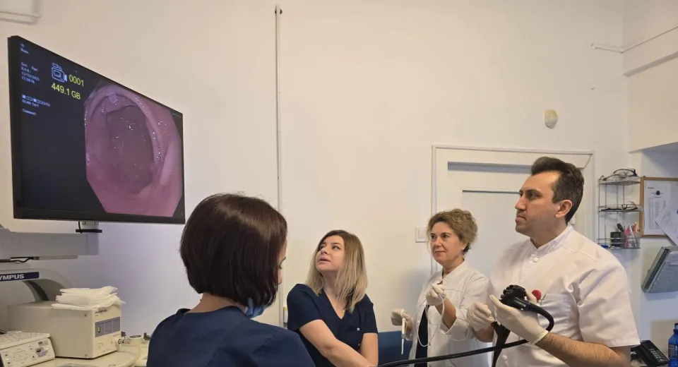 Foto Premieră medicală la Spitalul Județean Craiova: Intervenție modernă fără incizii