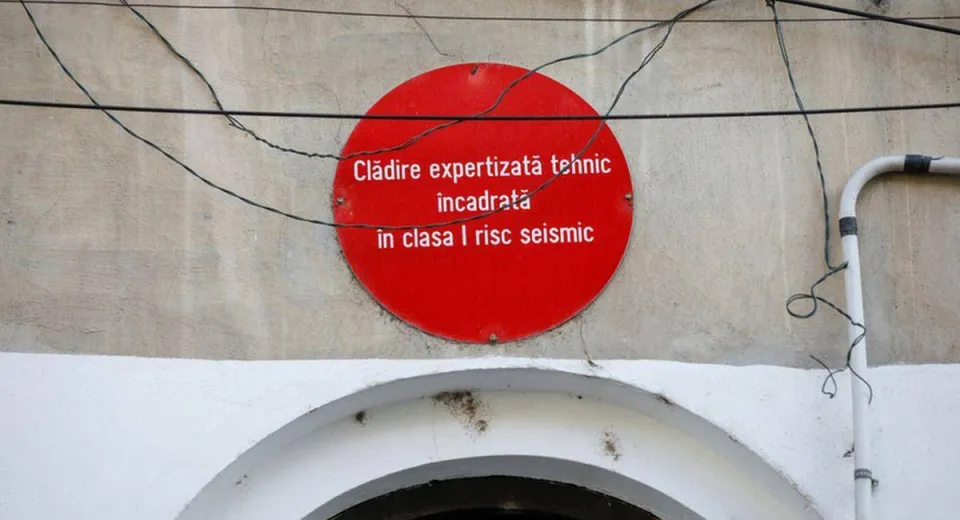 Foto Noi reguli pentru vânzarea locuințelor. Clasa de risc seismic devine informație publică