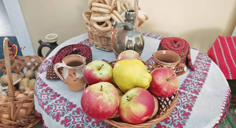 Foto Colind, masă de post și oameni. O șezătoare cu rost la Botoșești-Paia