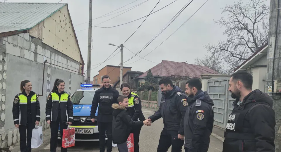 Foto Polițiștii doljeni, misiune de suflet înainte de Crăciun