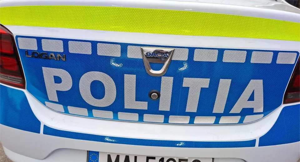 Foto Conflict între vecini, încheiat cu un bărbat transportat la spital