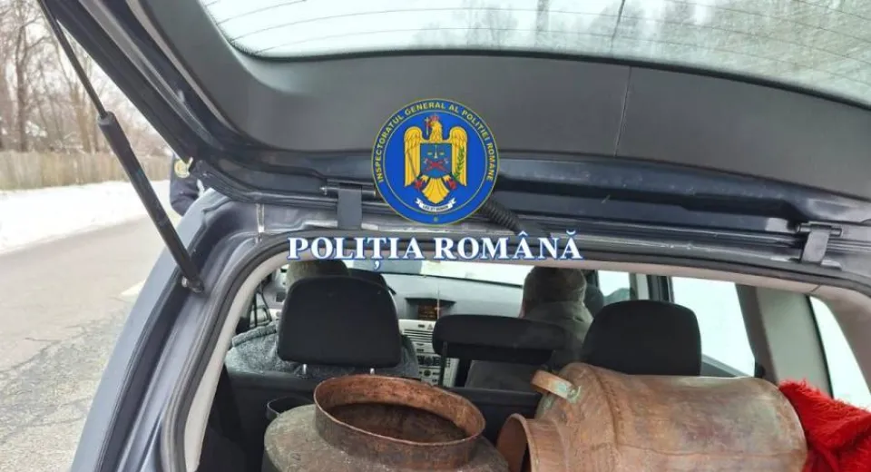 Foto Înșelăciune la Oteșani. Doi bărbați prinși după ce au înlocuit un cazan pentru țuică