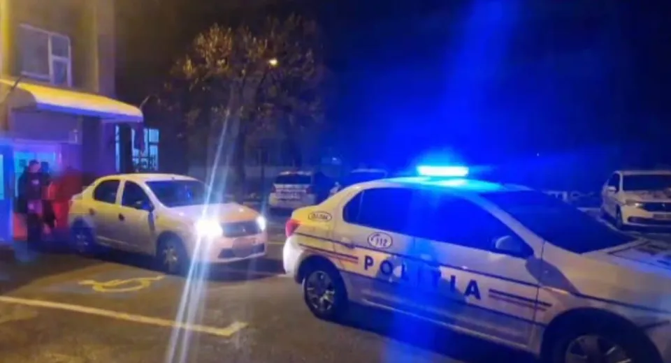 Foto Tânăr reținut la Craiova pentru furt din autoturism