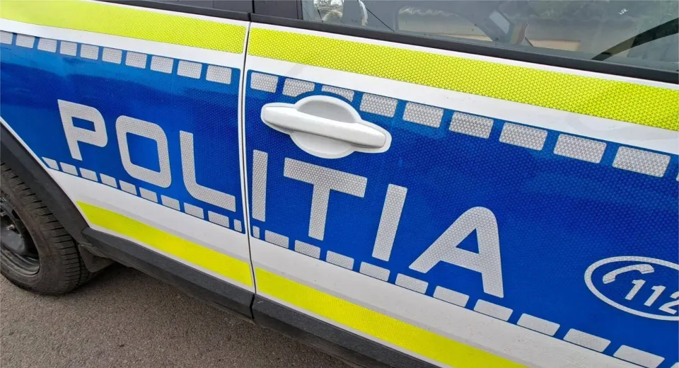 Foto Geamuri sparte la o biserică din Târgu Jiu. Autorii, căutați de polițiști