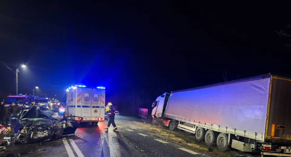Foto Tânăr de 19 ani, mort într-un accident grav pe DN 7, la Călimănești