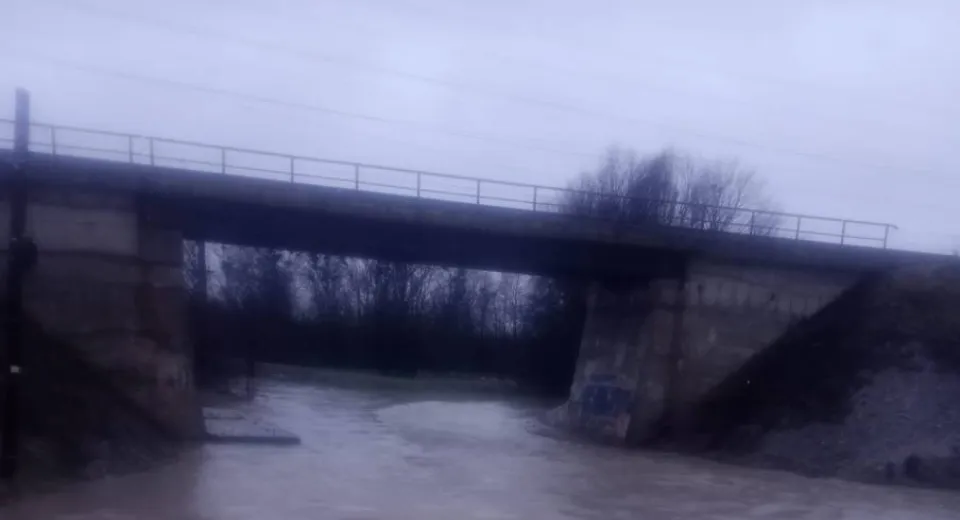Foto Drum județean inundat în Dolj. DJ 641, închis temporar în Pielești
