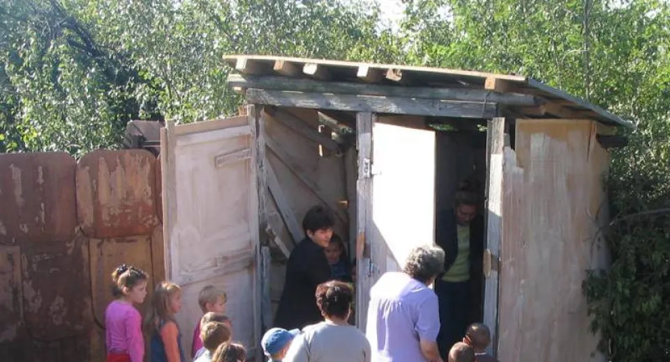 Foto Closetul e de bază pentru elevii din mediul rural
