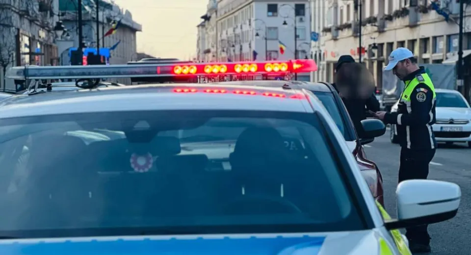 Foto Acțiuni rutiere în Dolj. Pietoni și conducători de trotinete, vizați de controale
