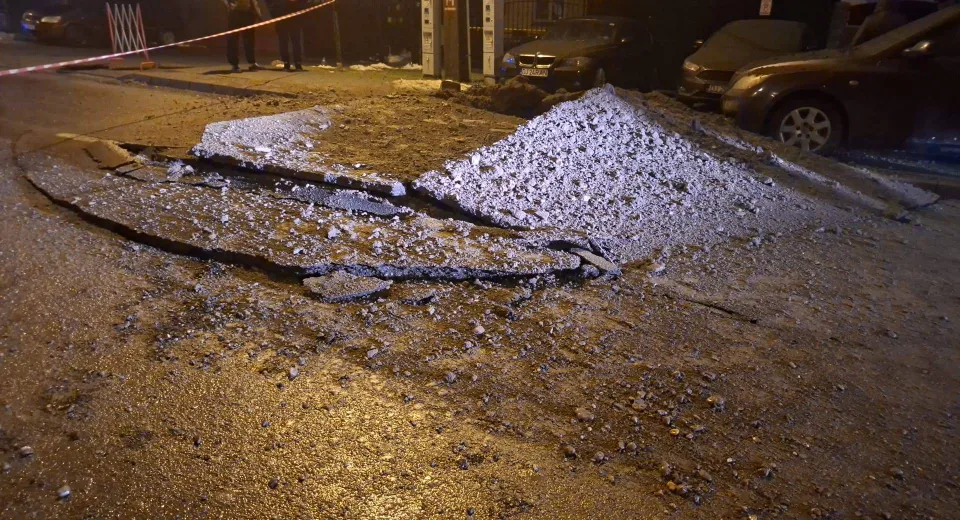 Foto Avarie la o conductă de gaze. Circulația pe bulevardul Nicolae Romanescu, deviată