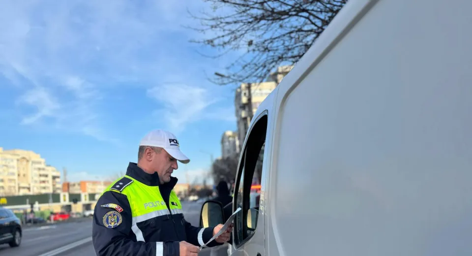 Foto DOLJ: Șofer din Craiova, lăsat fără permis pentru neacordare de prioritate pietonilor