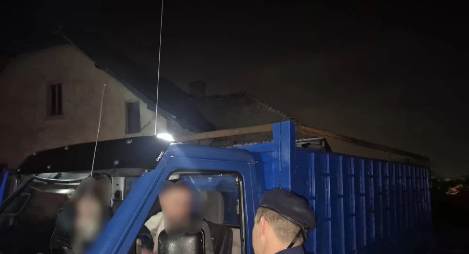 Foto DOLJ: Transport de lemne fără acte, depistat de jandarmi la Filiași