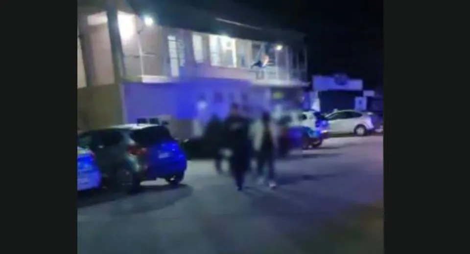 Foto Bătaie între două grupuri într-un bar din Desa. Trei suspecți reținuți