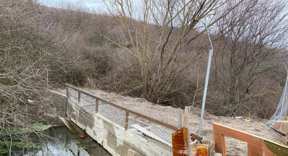 Foto DOLJ: Persoană amendată după construirea unui baraj ilegal pe cursul Gioroc