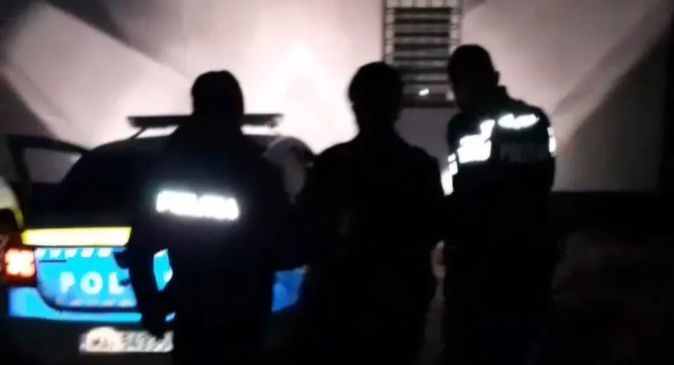 Foto Bărbat de 60 de ani, reținut după ce a lovit un consătean cu un obiect tăietor-înțepător, la Carpen