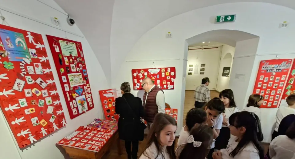 Foto Școlile și grădinițele din Dolj aduc primăvara la Casa Băniei din Craiova 