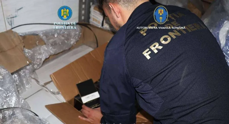 Foto Peste 2.000 de bunuri contrafăcute, descoperite la Calafat în urma unui control vamal