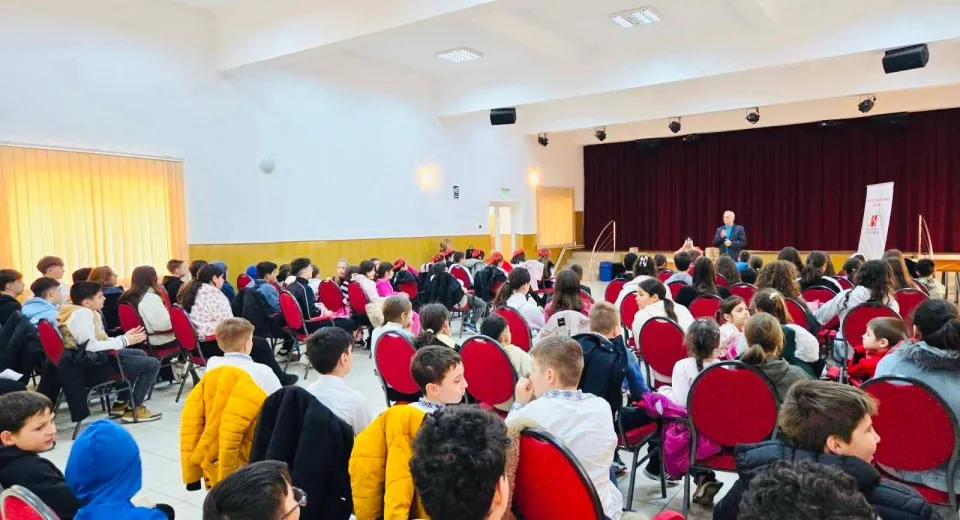 Foto Ziua Mondială a Poeziei, sărbătorită în 16 unități școlare din Dolj prin proiectul Filialei Craiova a Uniunii Scriitorilor din România