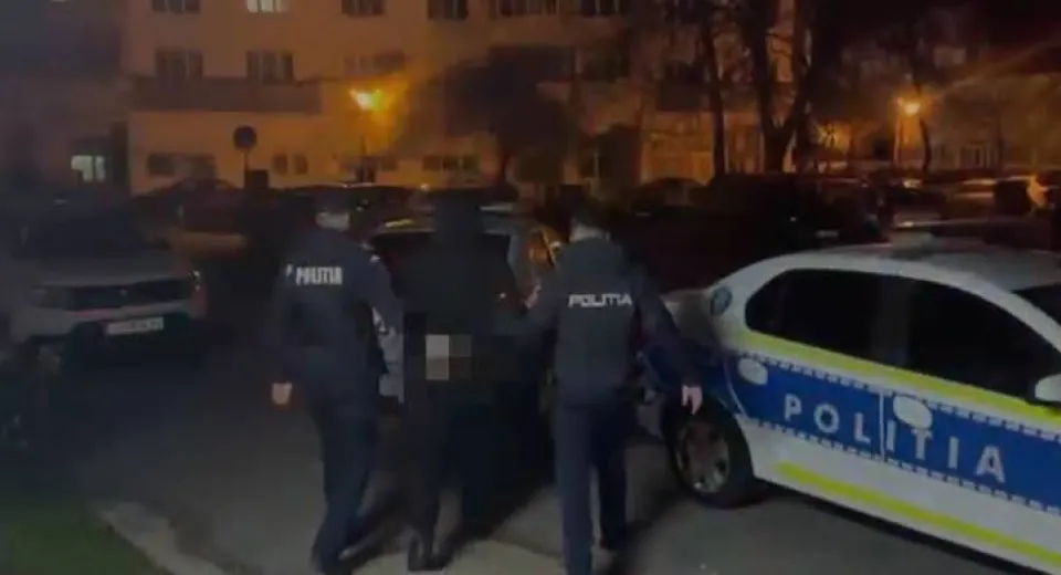 Foto Agresiune și amenințări în fața unui bloc din Craiova. Polițiștii au intervenit