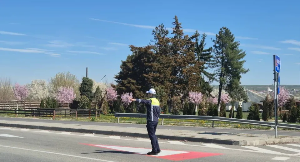 Foto Poliția Rutieră și RAR,  în teren pe DN 6 pentru prevenirea accidentelor