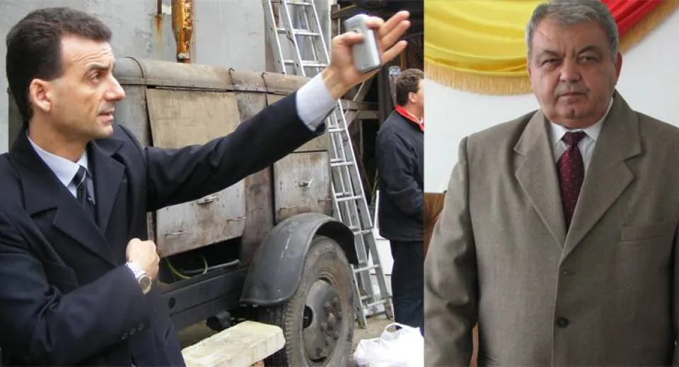 Foto Cican şi Negulescu se «luminează» cu «Flacăra Democraţiei»