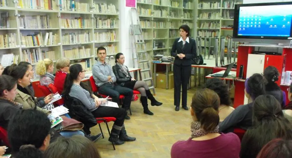 Foto Studenţii craioveni, tot mai atraşi de universităţile din UE