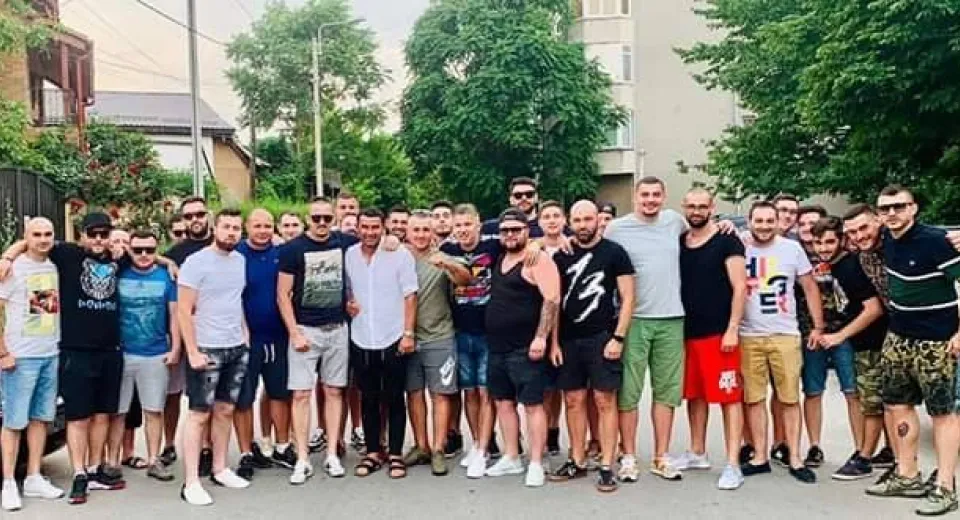 Foto PS.97 îl susține în totalitate pe Trică. Ultrașii și antrenorul Științei s-au întâlnit!