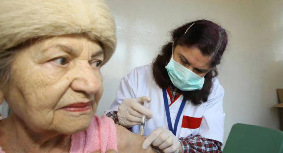 Foto Vaccinul antigripal nu mai este eficient la bătrâni