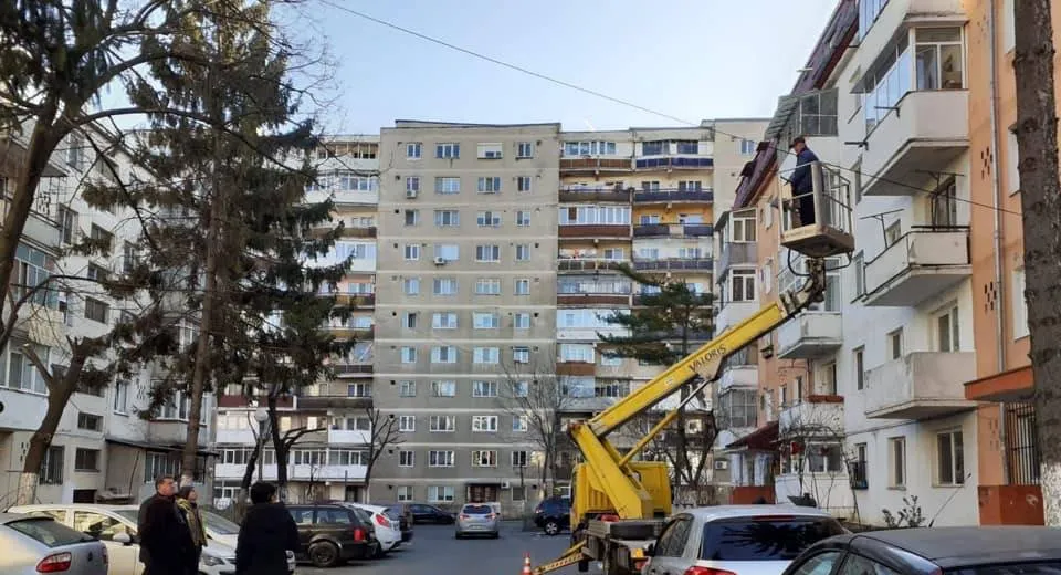 Foto Vântul puternic a făcut ravagii în Râmnicu Vâlcea