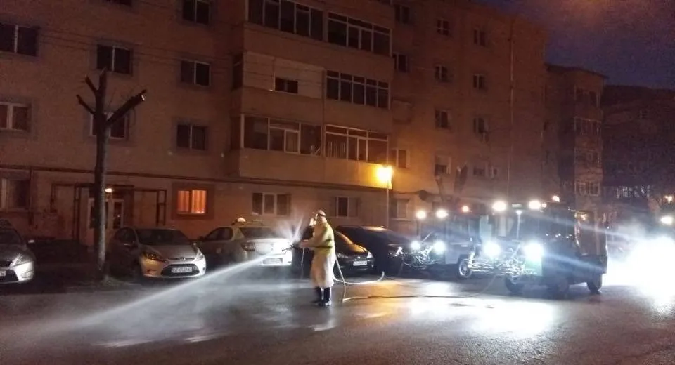 Foto Străzile din Slatina, dezinfectate