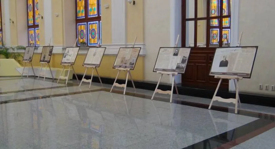 Foto Expoziţie de ziare bulgare la Universitatea din Craiova
