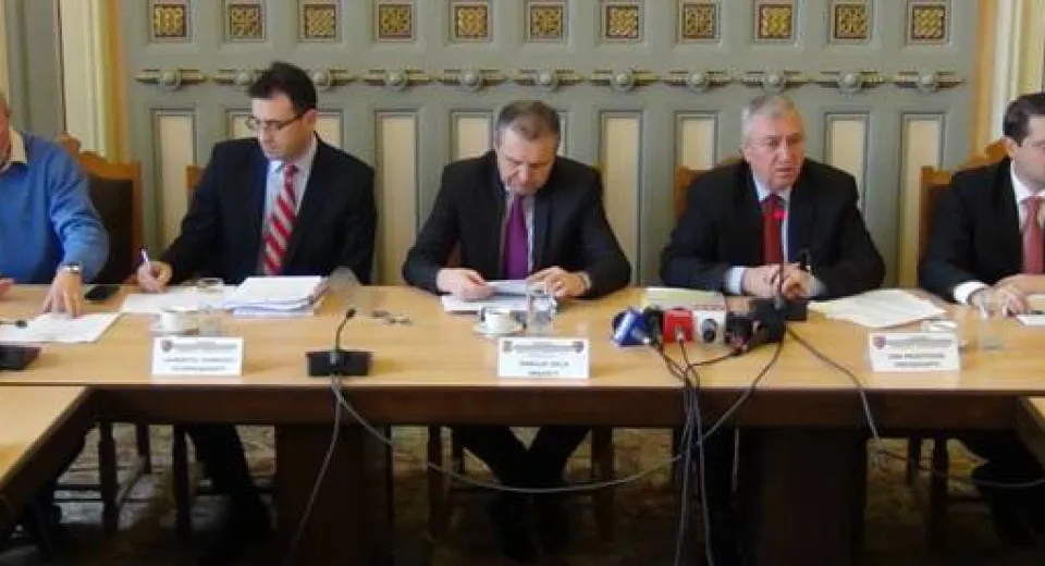 Foto Dispute la Consiliul Judetean