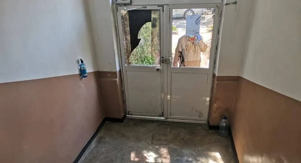 Foto Covorașe dezinfectante și pulverizatoare, montate în scările de bloc