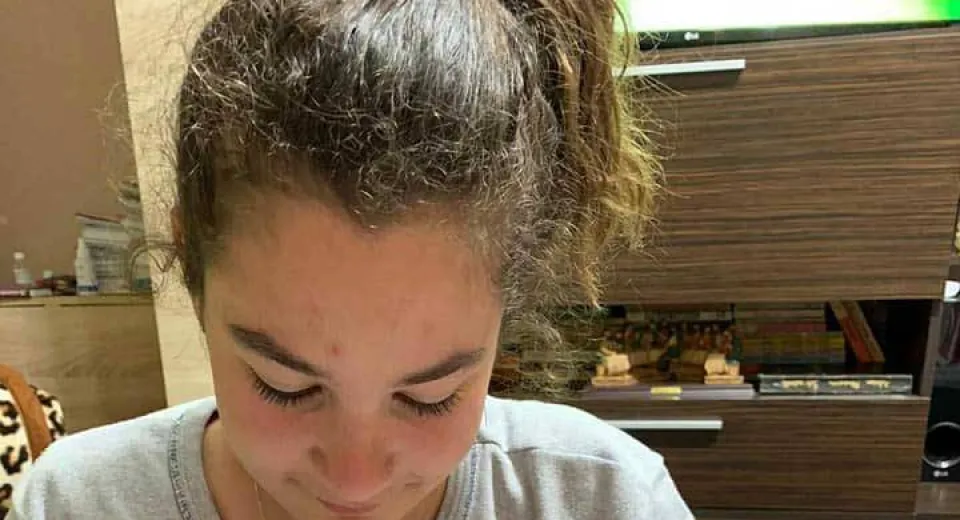 Foto La AMR se lucrează, individual, de acasă, în cadrul Atelierului de Creaţie