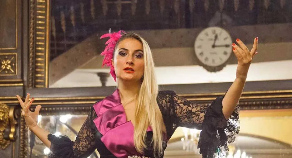 Foto Arlinda Morava, “Diva Muzeelor”