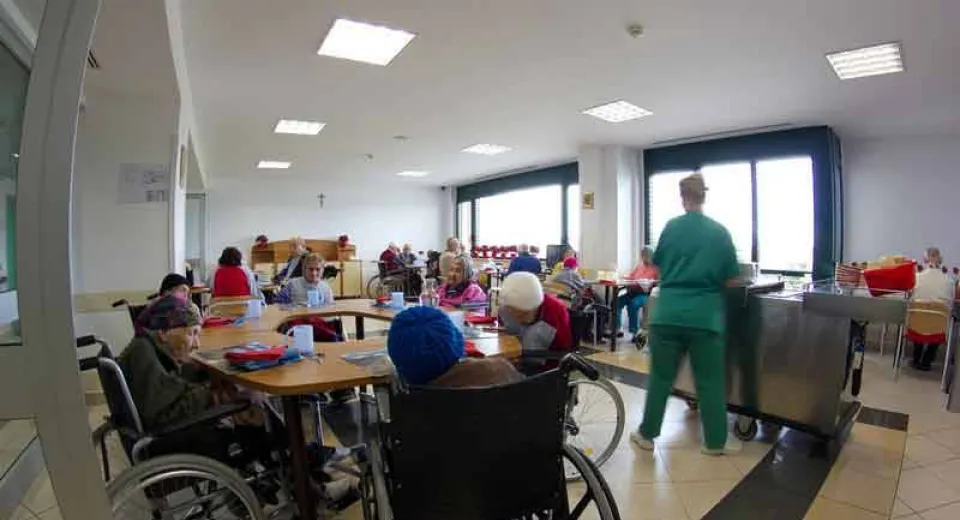 Foto Centrele de asistenţă socială din Vâlcea, focare de COVID-19