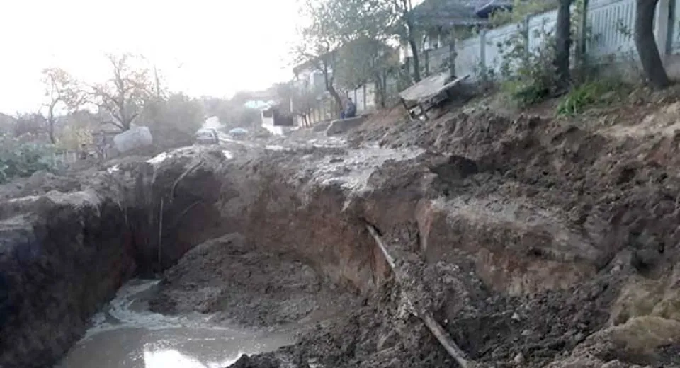 Foto Încă o „năzbâtie” a primarului din comuna  Coţofenii din Faţă!...