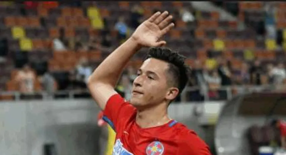 Foto Gigi Becali i-a mărit contractul lui Moruțan. Cât câștigă mijlocașul roș-albaștrilor!