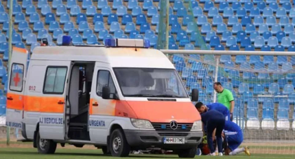Foto EXCLUSIV. Oltenii sunt în lacrimi. Mogoșanu a suferit o fractură de femur!