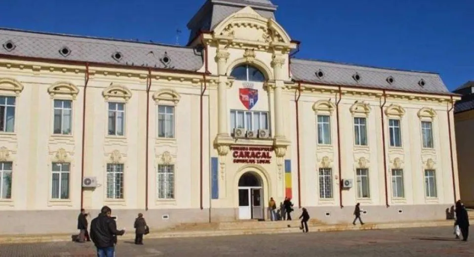 Foto Trafic de influență la Primăria Caracal. Angajat plasat sub control judiciar  