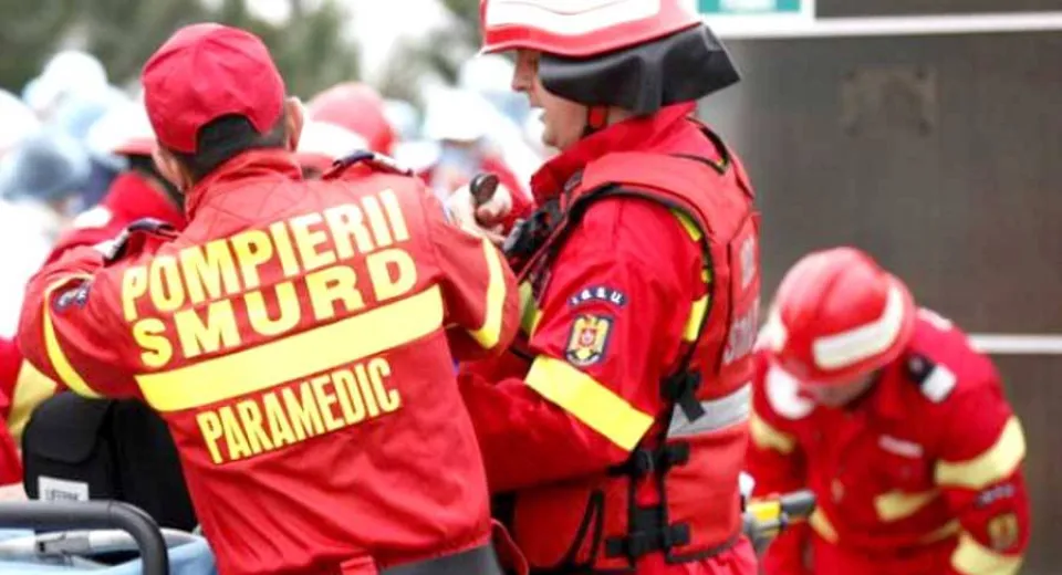 Foto Microbuz cu 18 copii, implicat într-un accident rutier în județul Olt. Plan Roșu de Intervenție  